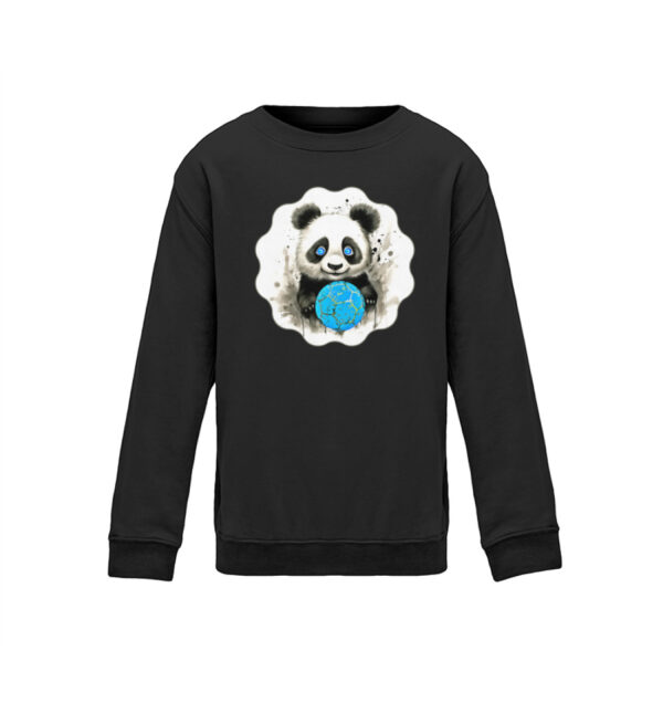 Ein schwarzes Kinder-Sweatshirt mit einem Pandabären darauf und der Aufschrift „Der Freche Panda im Handballfieber“.